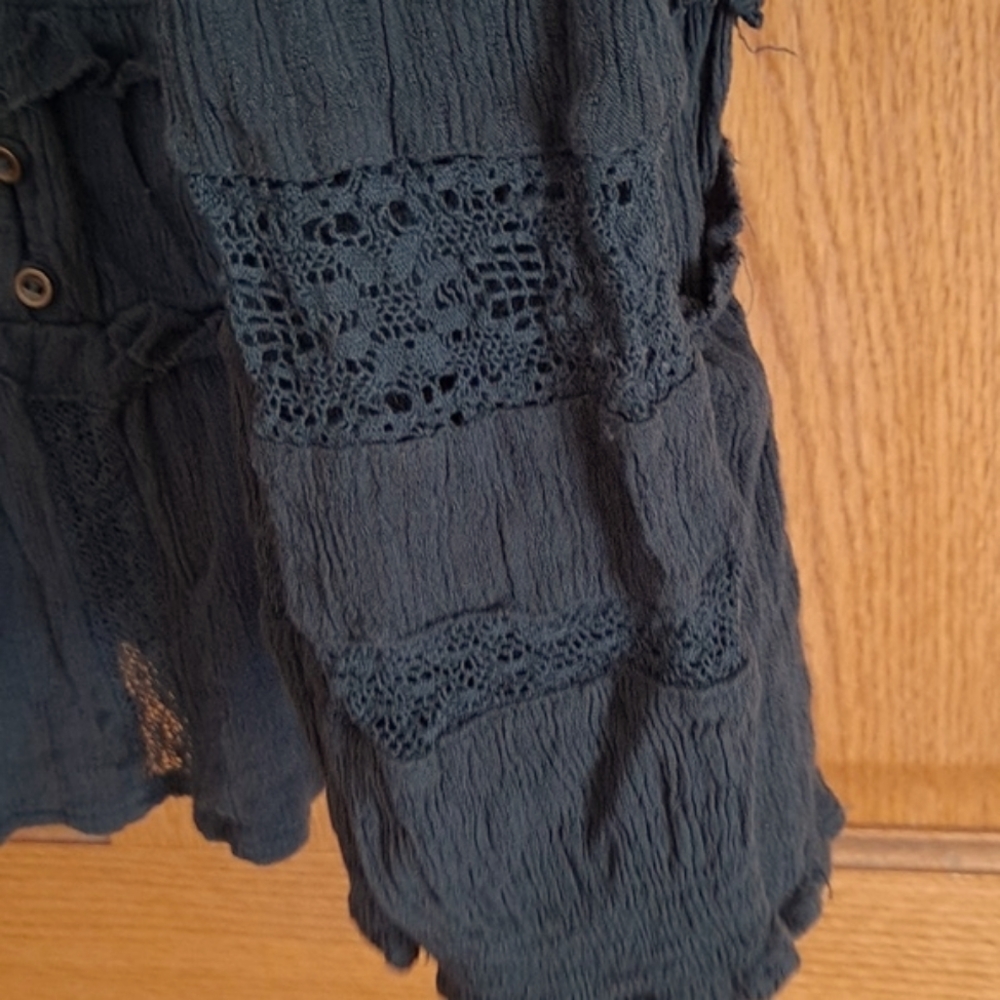 American Eagle Teal Green Blouse With Lace - Picture 5 of 6